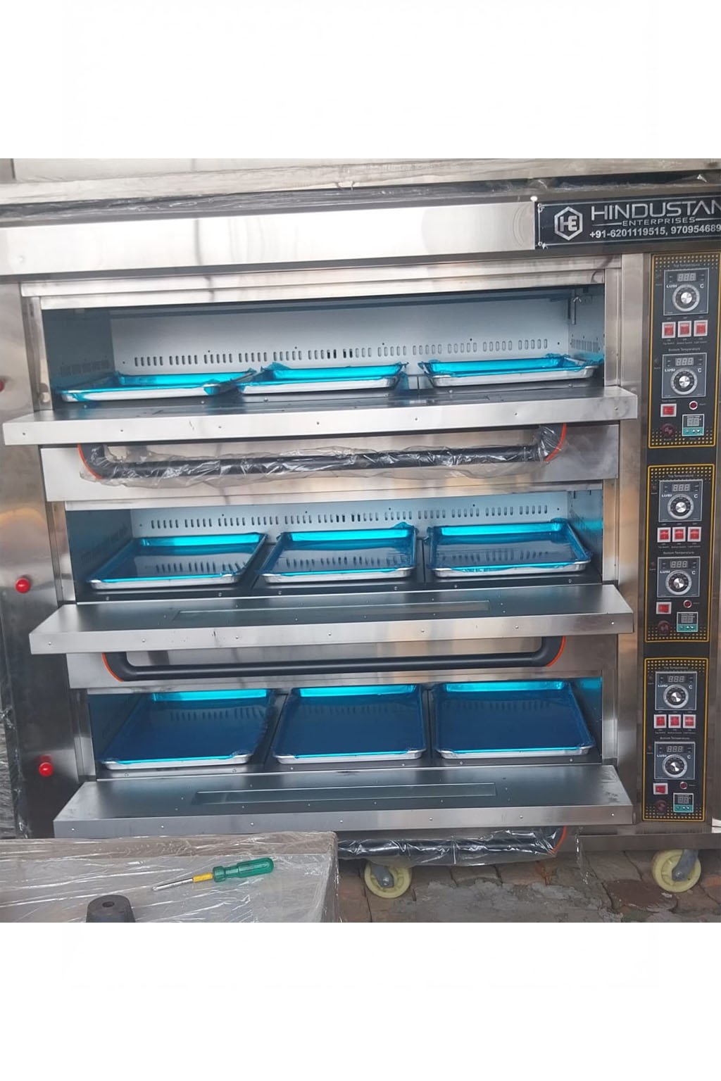 Triple Deck Gas Oven  9 Tray